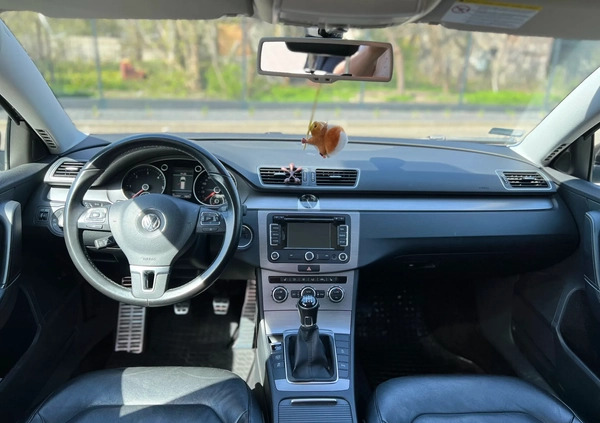 Volkswagen Passat cena 36400 przebieg: 234400, rok produkcji 2014 z Łódź małe 326